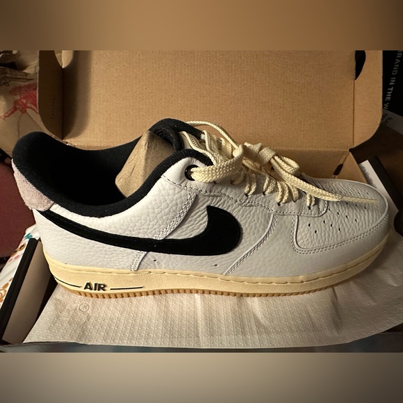 Nike Air Force 1 ‘07 LX Summit White/Black-Muslin Size 10 Women’s Size 8.5 Men’s - Picture 2 of 4